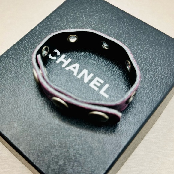 CHANEL EUC Vtg Exotic Purple Iridescent Python Snap CC Bracelet - Picture 6 of 12